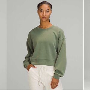 Lululemon Perfectly Oversized Cropped Crew Softstreme
Green Twill (Size 8)